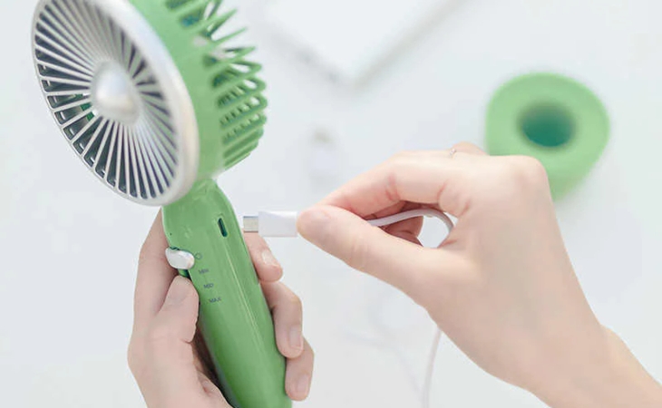 cách sạc quạt tích điện mini 3