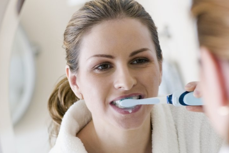 cách sử dụng bàn chải điện Oral B hình 3