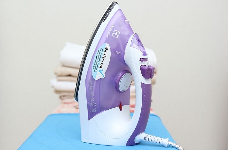 Cách sử dụng bàn ủi hơi nước Electrolux (Hình 4)