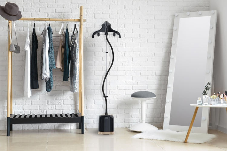 c&aacute;ch sử dụng b&agrave;n ủi hơi nước đứng tefal h&igrave;nh 6