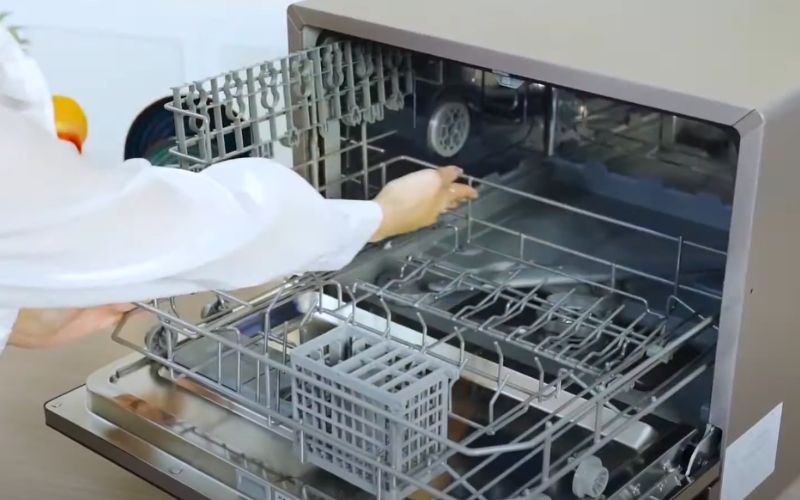Kết thúc và lấy bát đĩa ra khỏi máy rửa bát Kalite