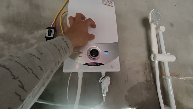 Cách sửa máy nước nóng Ariston 6