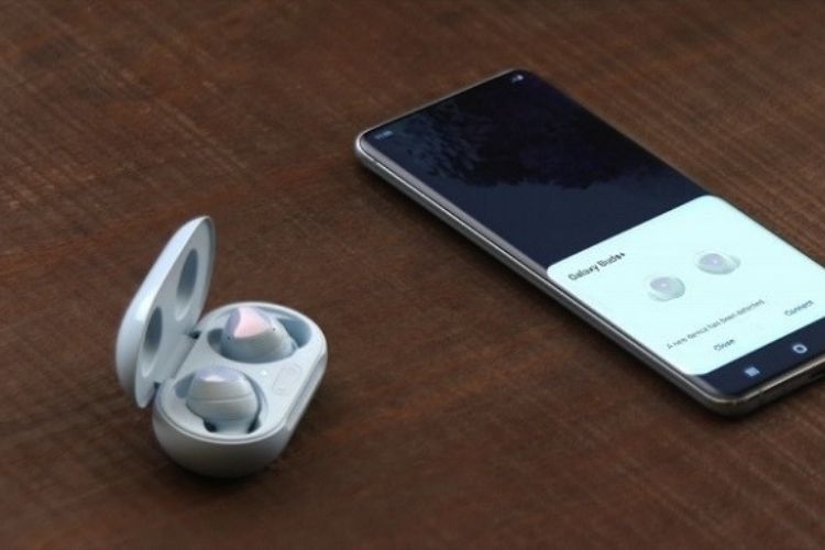 Cách tăng giảm âm lượng Galaxy Buds
