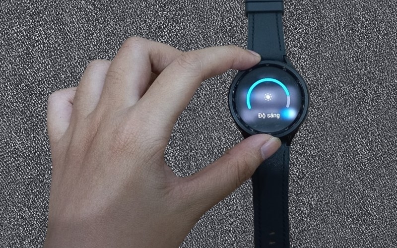 cách tăng giảm độ sáng màn hình Galaxy Watch hình 5