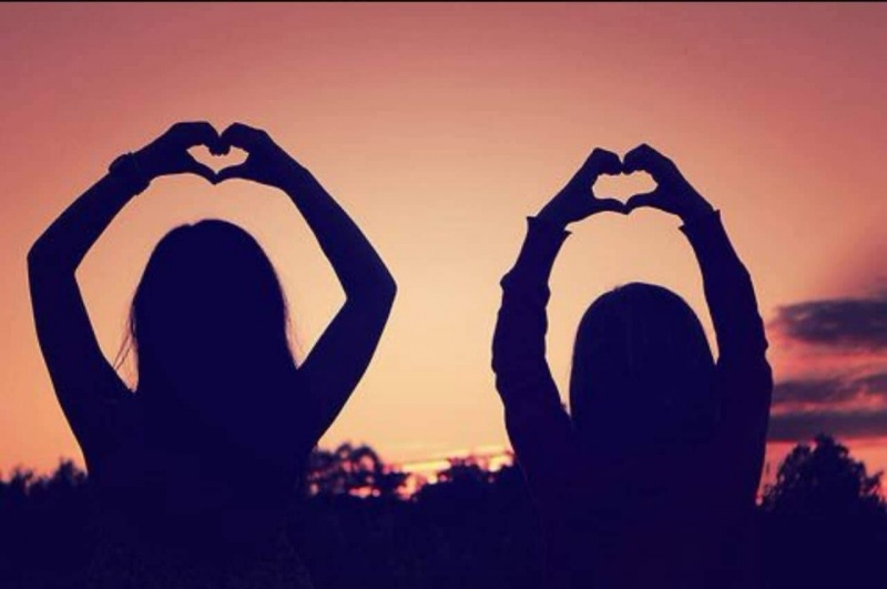 cách tạo dáng chụp ảnh 2 người bạn thân 2