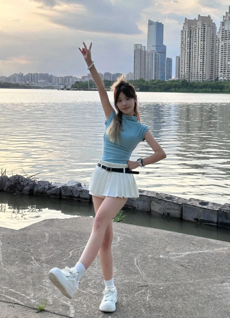 Giơ tay cao tạo điểm nhấn