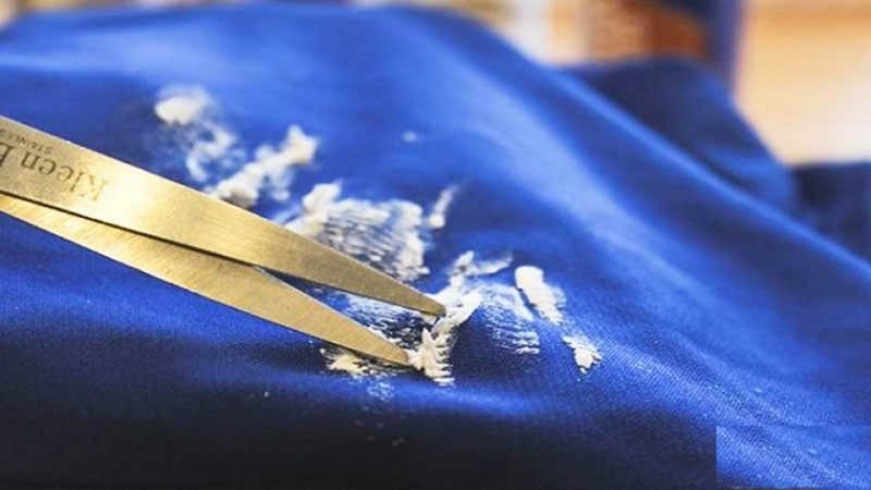 cách tẩy keo dán logo trên áo - hình 1