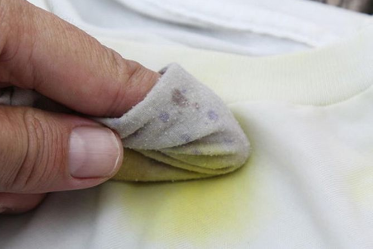 cách tẩy vết sơn đã khô trên quần áo 5
