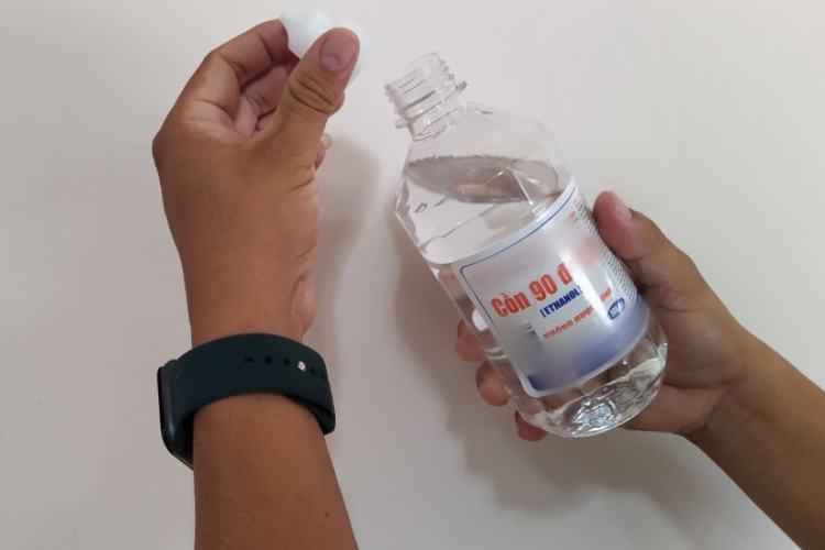 cách tẩy vết sơn đã khô trên quần áo 3