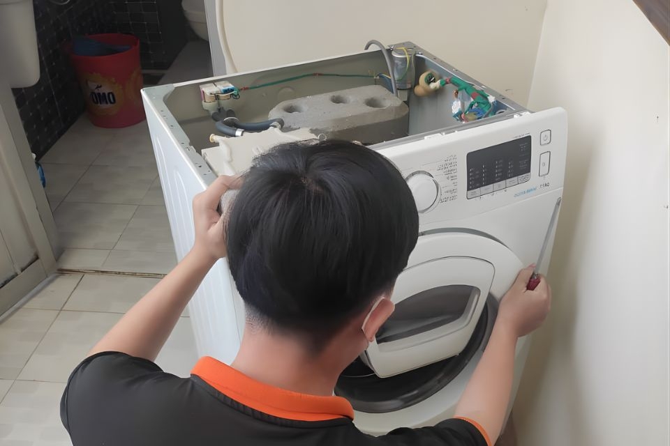 Cách tháo máy giặt Toshiba 9kg đúng kỹ thuật giúp vệ sinh sạch sâu, kéo dài tuổi thọ máy