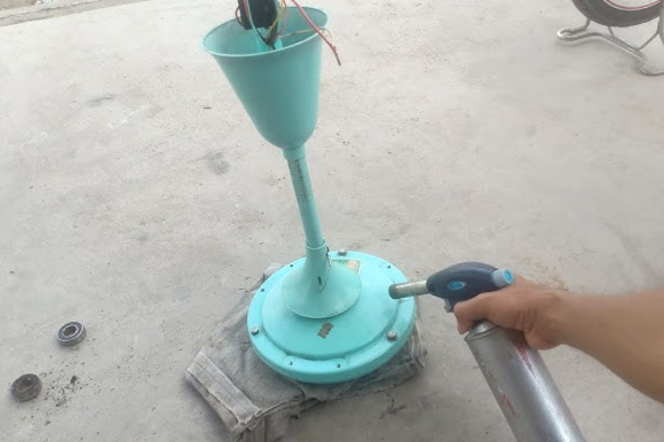Cách tháo quạt trần hình 5
