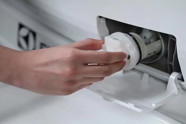 Hướng dẫn cách vệ sinh bộ lọc máy giặt Electrolux, giúp quần áo giặt sạch sẽ thơm tho