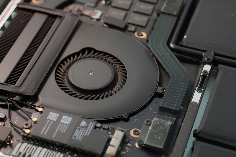 Cách vệ sinh quạt tản nhiệt Lenovo Yoga 7 4