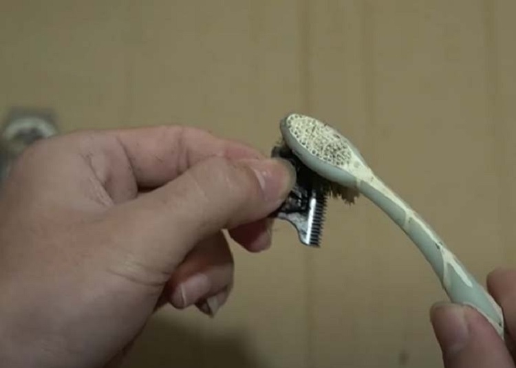 C&aacute;ch vệ sinh t&ocirc;ng đơ 8