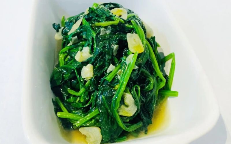 Cải bó xôi xào tỏi
