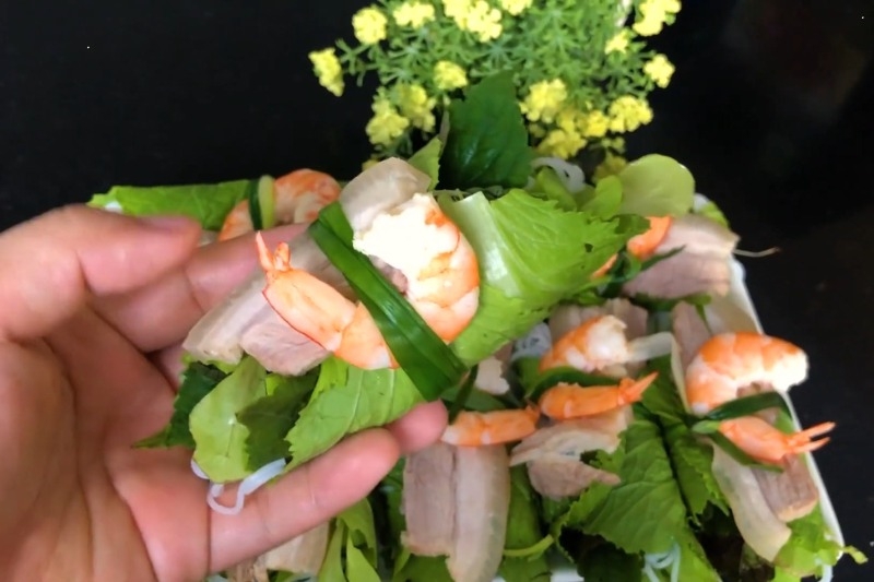 cải xanh cuốn tôm thịt 5
