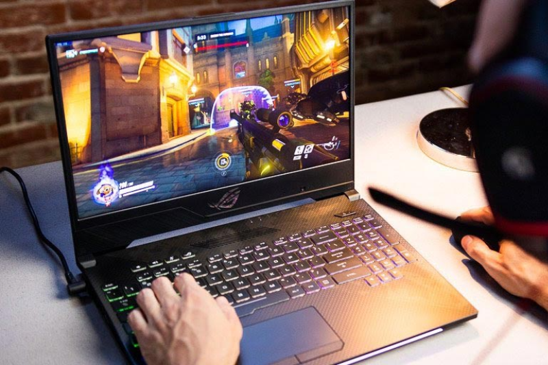 Cắm sạc laptop khi pin đã đầy có hại không? - hình 2