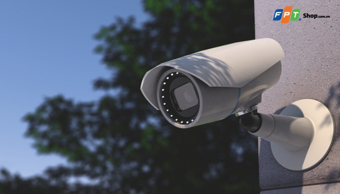 Camera giám sát dạng thân trụ gắn trên tường ngoài trời