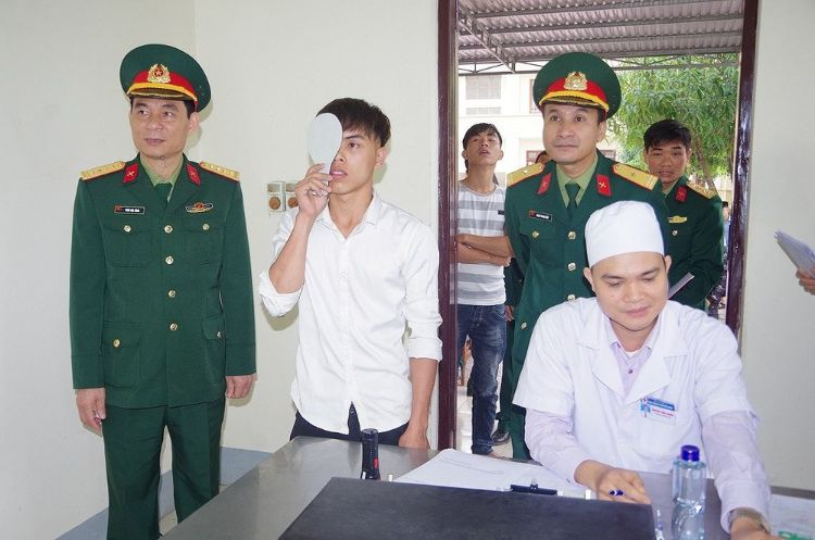 Cận bao nhiêu độ không đi nghĩa vụ quân sự năm 2025?