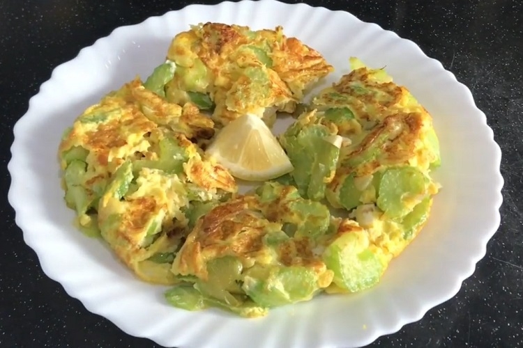 cần tây xào trứng 1