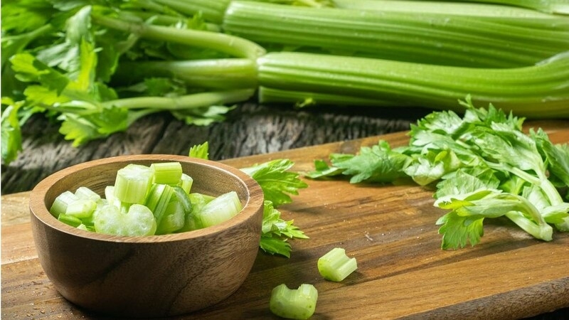 cần tây xào trứng 3