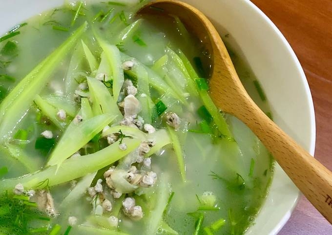 canh bầu nấu hến 1