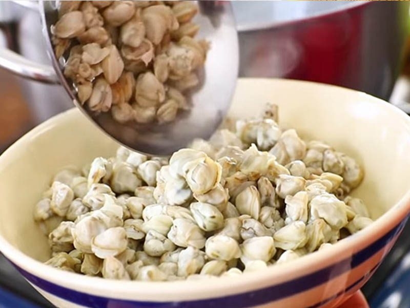 canh bầu nấu hến 3