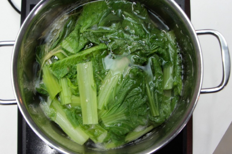 canh cải bẹ xanh nấu gừng 5