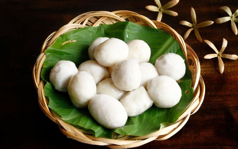 Sơ chế khoai sọ làm canh khoai sọ rau rút nấu cua