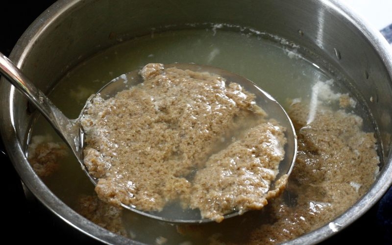 Nấu nước cua làm canh khoai sọ rau rút nấu cua