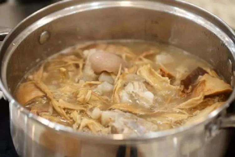 Canh măng khô móng giò heo (Hình 5)