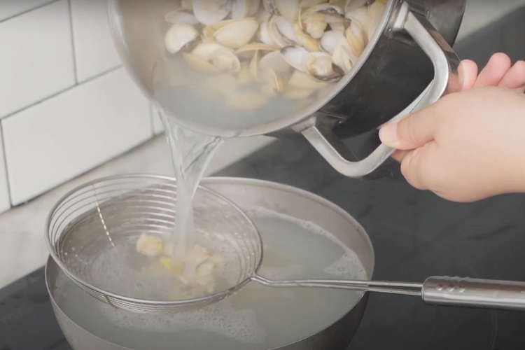 canh nghêu nấu bầu 2