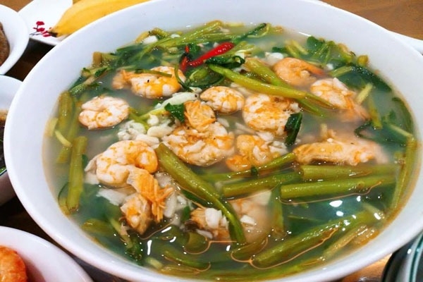 Canh rau muống nấu tôm (ảnh 9)