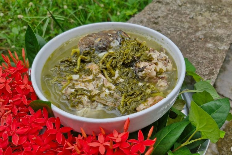 Canh rau sắn nấu cá