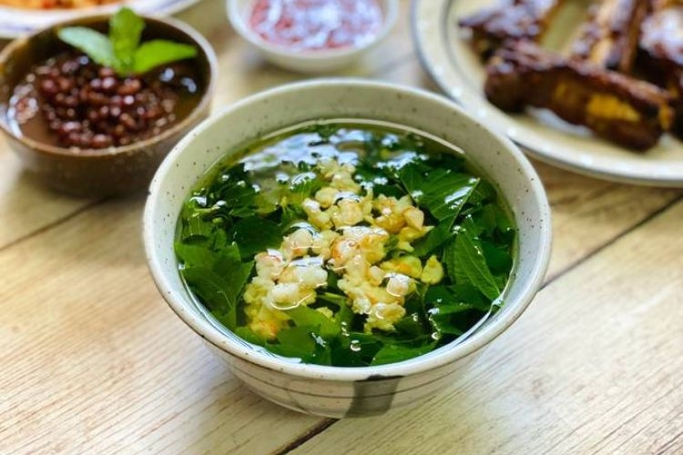 Canh rau tập tàng nấu tôm khô