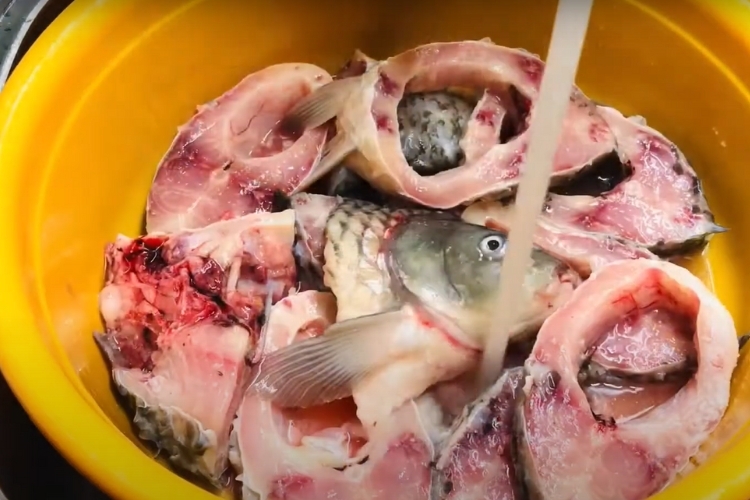 Bước 1: Sơ chế cá chép