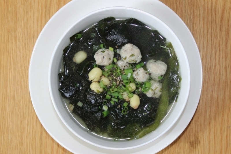 Lợi ích của canh rong biển hạt sen