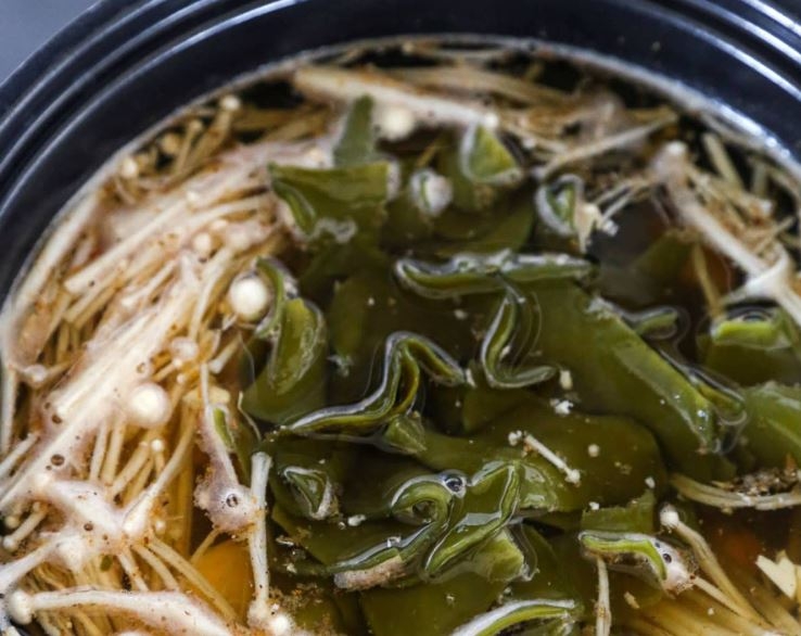 Canh rong biển thịt bò đậu hũ nấm kim châm 2