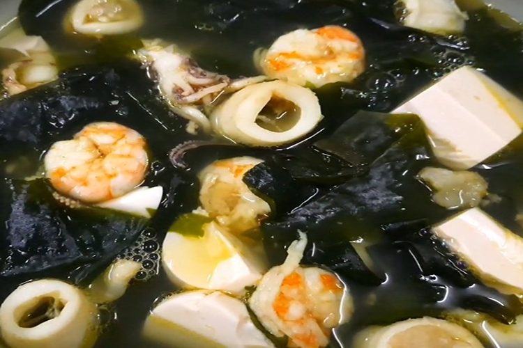 canh rong biển tôm mực hình 1