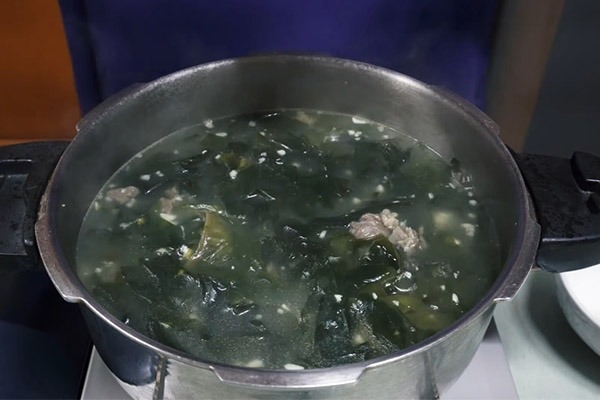 canh rong biển tôm mực hình 5