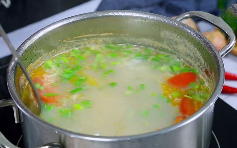 Chia sẻ cách làm canh trai nấu rau răm (hình 8)
