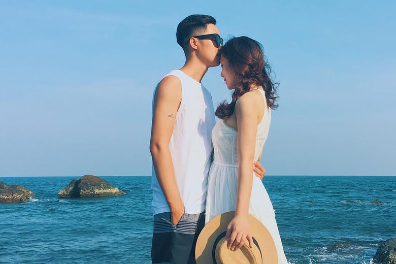Caption couple 3
