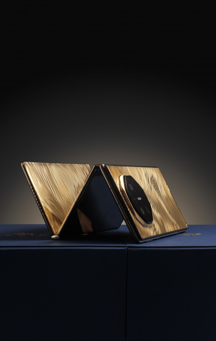 Caviar ra mắt Huawei Mate XT Ultimate với thân máy 18k vàng, giá hơn 100.000 USD (khoảng 2.5 tỷ đồng) - hình 1