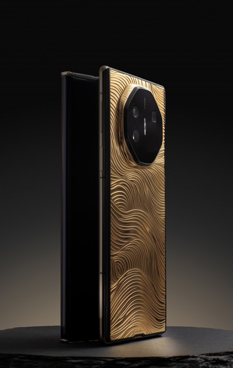Caviar ra mắt Huawei Mate XT Ultimate với thân máy 18k vàng, giá hơn 100.000 USD (khoảng 2.5 tỷ đồng)