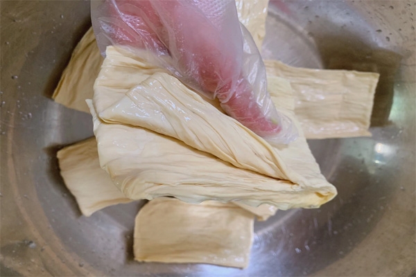 chả lụa chay kho tiêu 4