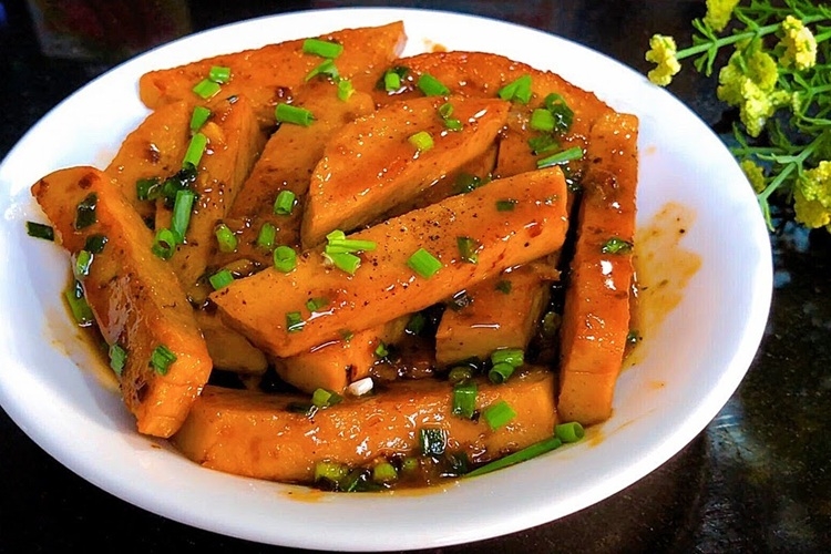 chả lụa kho nước mắm 2