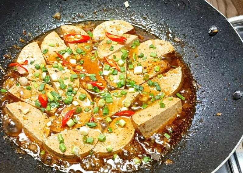 chả lụa kho nước mắm 5