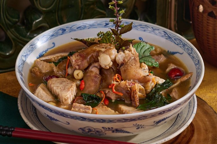 Chân dê hầm thuốc bắc