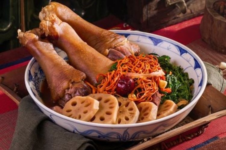 Chân dê hầm thuốc bắc