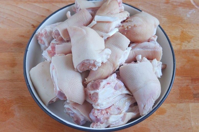 Chân giò hầm đậu đen 3